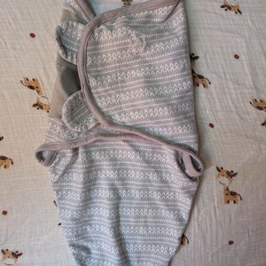 SwaddleMe baby swaddle (S/M)